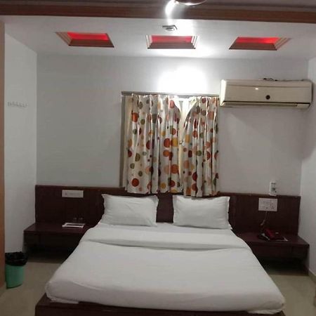 Hālol Hotel Rajdhani المظهر الخارجي الصورة